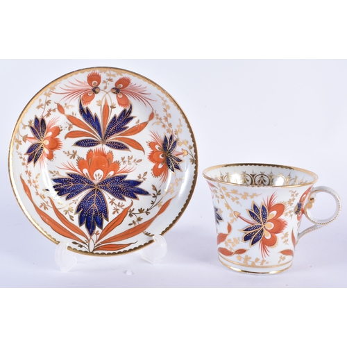 36 - ASSORTED EARLY 19TH CENTURY CHAMBERLAINS WORCESTER IMARI WARES. Largest 13 cm wide. (5)