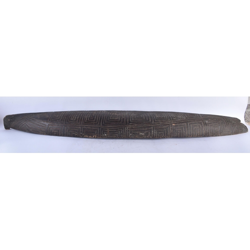 364 - A VERY LARGE EARLY 20TH CENTURY TRIBAL AFRICAN POLYNESIAN CARVED WOOD CANOE. 106 cm x 18cm.