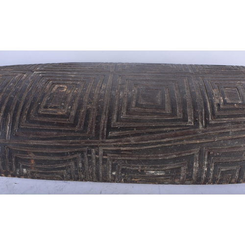 364 - A VERY LARGE EARLY 20TH CENTURY TRIBAL AFRICAN POLYNESIAN CARVED WOOD CANOE. 106 cm x 18cm.