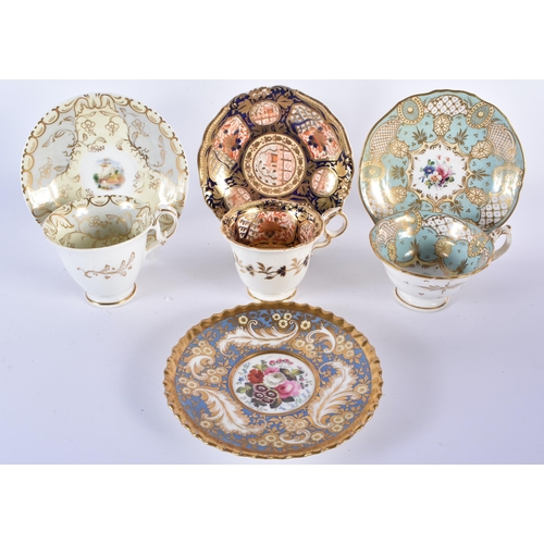 38 - AN EARLY 19TH CENTURY CHAMBERLAINS WORCESTER CUP AND SAUCER together with a similar Chamberlains sau... 