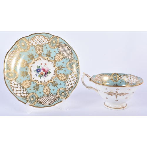 38 - AN EARLY 19TH CENTURY CHAMBERLAINS WORCESTER CUP AND SAUCER together with a similar Chamberlains sau... 