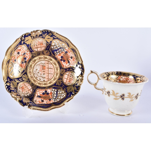 38 - AN EARLY 19TH CENTURY CHAMBERLAINS WORCESTER CUP AND SAUCER together with a similar Chamberlains sau... 