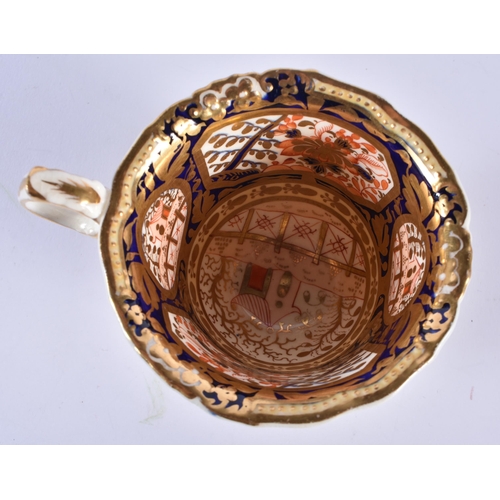 38 - AN EARLY 19TH CENTURY CHAMBERLAINS WORCESTER CUP AND SAUCER together with a similar Chamberlains sau... 