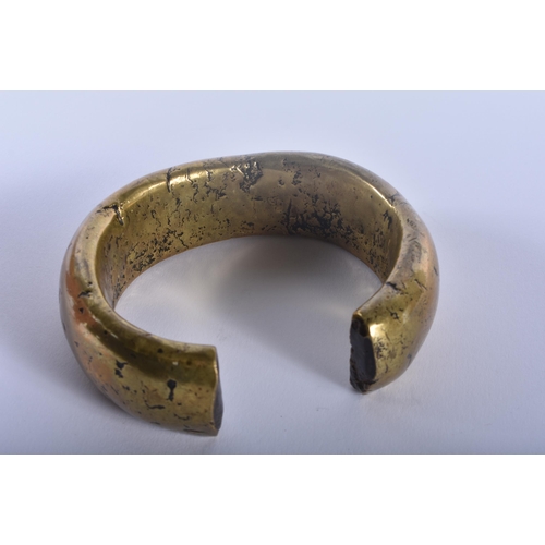 457 - AN EARLY AFRICAN EASTERN ASIAN BRONZE TRIBAL BRONZE BANGLE. 10 cm wide.