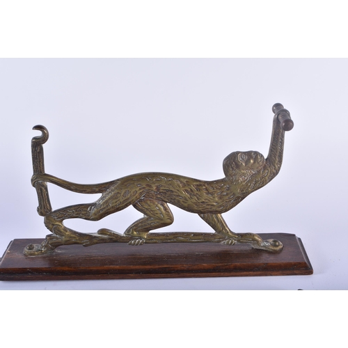 469 - A RARE LATE VICTORIAN/EDWARDIAN BRONZE AND OAK MONKEY DINNER GONG. 55 cm x 15 cm.