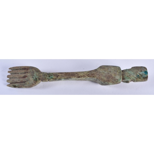 478 - AN ANCIENT EGYPTIAN PHARAOH FORK 664-332 BC. 15 cm long.