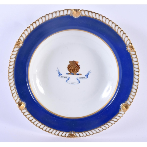 55 - AN EARLY 19TH CENTURY CHAMBERLAINS WORCESTER ARMORIAL BOWL painted with a shell under a rich blue ba... 