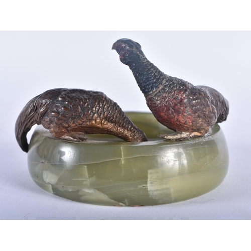 599 - AN ANTIQUE COLD PAINTED BRONZE AND ONYX DOUBLE GAME BIRD ASHTRAY. 13 cm x 7 cm.