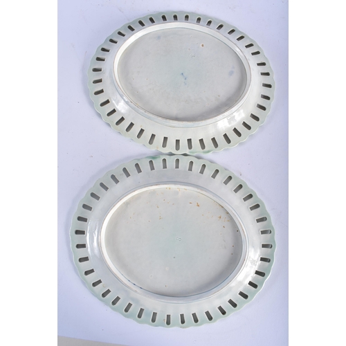 624 - A PAIR OF EARLY 19TH CENTURY CREAMWARE RETICULATED DISHES together with an 18th century delft plate.... 