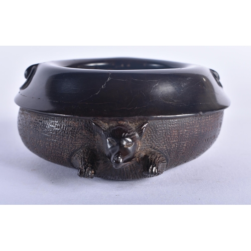 635 - AN UNUSUAL LATE 19TH CENTURY CONTINENTAL CARVED TREEN BRUSH WASHER BASIN formed as a flattened fox. ... 