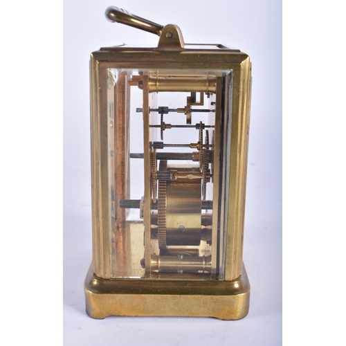 636 - AN ANTIQUE CARRIAGE CLOCK. 15 cm high inc handle.