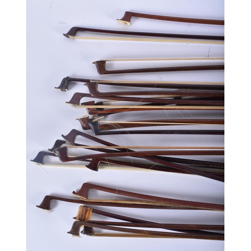 638 - A COLLECTION OF VIOLIN BOWS. (qty)