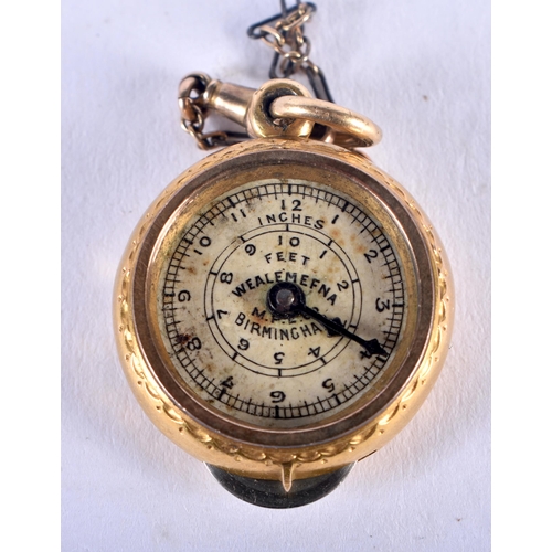 643 - A SMALL ANTIQUE 15CT GOLD MOUNTED COMPASS. Compass 1.25cm wide.