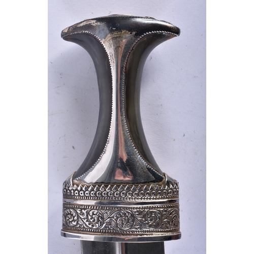 659 - AN OMANI HORN HANDLED JAMBIYA DAGGER. 28 cm x 20 cm.