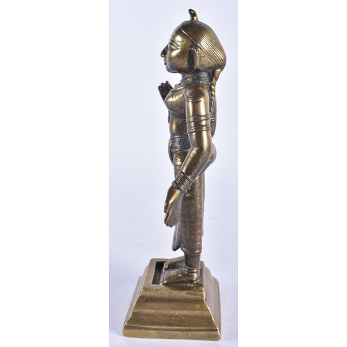 694 - AN 18TH/19TH CENTURY INDIAN BRONZE FIGURE OF A HINDU DEITY. 19 cm high.