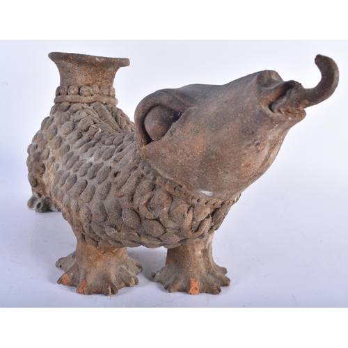 699 - A LARGE POTTERY SOUTH AMERICAN TERRACOTTA ZOOMORPHIC VESSEL. 32 cm x 18cm.