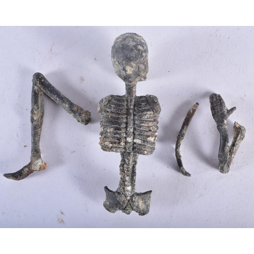 722 - AN EARLY CONTINENTAL IRON SKELETON FRAGMENT found on an archeological dig, contained within a later ... 