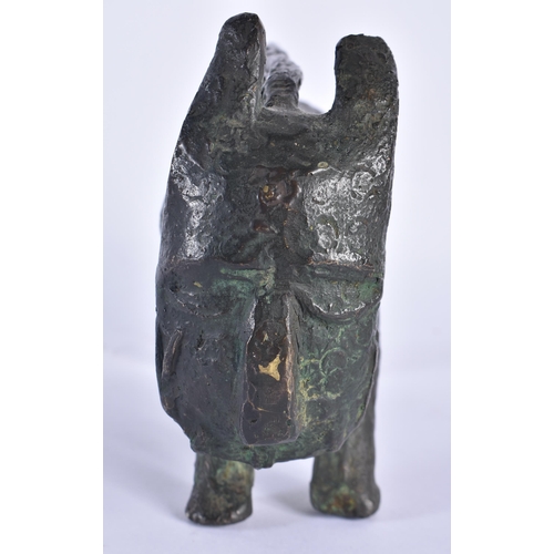 732 - AN ANTIQUE TRIBAL AFRICAN HEAVY BRONZE BENIM BEAST unusually formed with a tail handle. 20 cm x 12 c... 