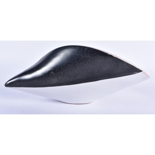 747 - A RETRO ITALIAN CERAMIC SHELL SHAPED DISH. 23 cm x 14 cm.