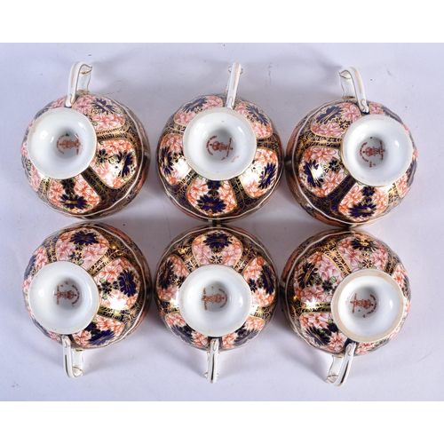 782 - ROYAL CROWN DERBY IMARI CUPS AND SAUCERS. (qty)