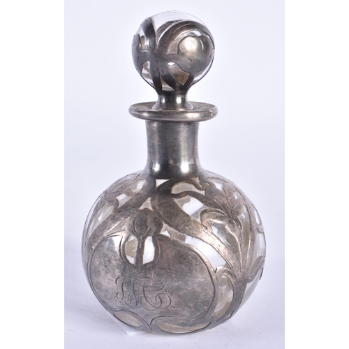 795 - AN ART NOUVEAU SILVER OVERLAID GLASS SCENT BOTTLE AND STOPPER. 143 grams overall. 10.5 cm x 6.5 cm.