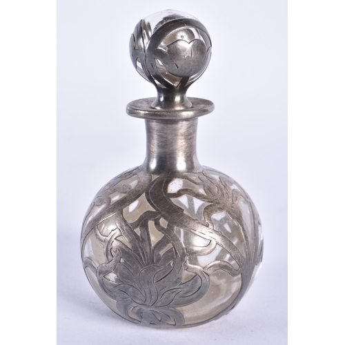 795 - AN ART NOUVEAU SILVER OVERLAID GLASS SCENT BOTTLE AND STOPPER. 143 grams overall. 10.5 cm x 6.5 cm.