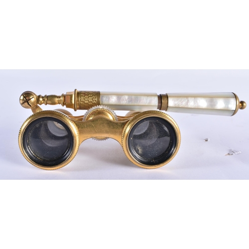 840 - A PAIR OF MOTHER OF PEARL OPERA GLASSES. 21 cm x 8 cm extended.