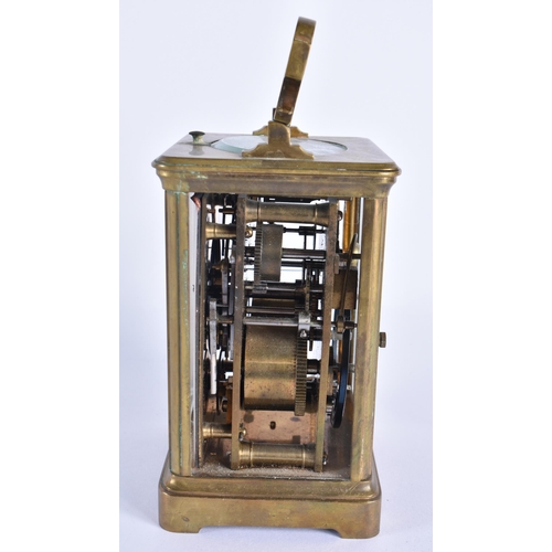 850 - AN ANTIQUE FRENCH REPEATING BRASS CARRIAGE CLOCK. 17 cm high including handle.