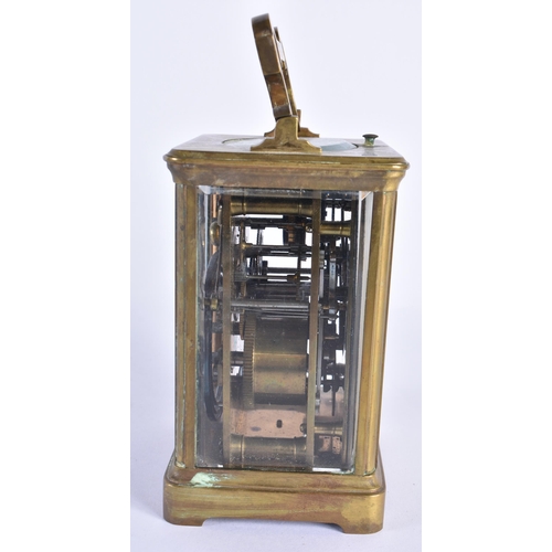 850 - AN ANTIQUE FRENCH REPEATING BRASS CARRIAGE CLOCK. 17 cm high including handle.