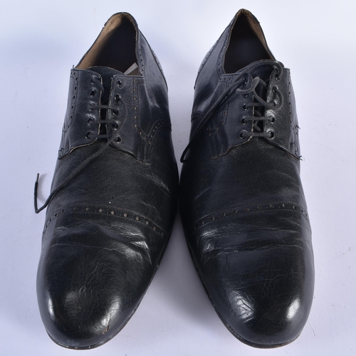 874 - A PAIR OF MASSIVE LEATHER SHOES. 35 cm long.