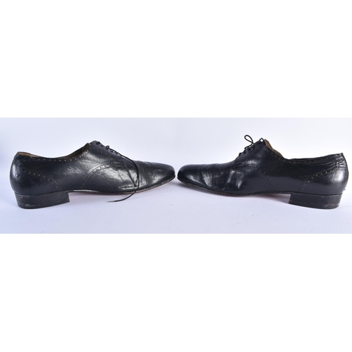 874 - A PAIR OF MASSIVE LEATHER SHOES. 35 cm long.