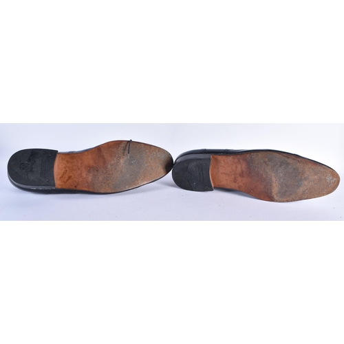 874 - A PAIR OF MASSIVE LEATHER SHOES. 35 cm long.