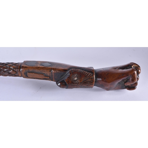 886 - A LARGE 18TH/19TH CENTURY CONTINENTAL CARVED FOLK ART FIST AND BIRD WALKING CANE STAFF. 84 cm long.