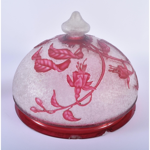 93 - A LATE VICTORIAN/EDWARDIAN CAMEO RUBY GLASS LAMP SHADE decorated in the manner of Thomas Webb, with ... 