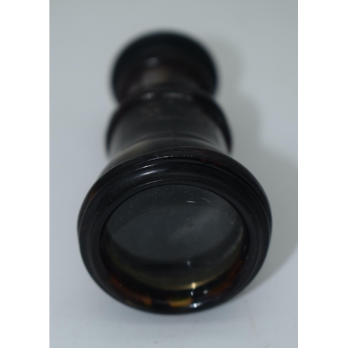 1002 - AN ANTIQUE MOTHER OF PEARL MONOCULAR. 54 grams. 7 cm x 3.75 cm.