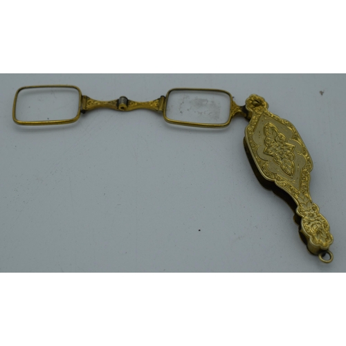 1011 - A FINE PAIR OF ANTIQUE YELLOW METAL LORGNETTES. 22 grams. 10 cm x 7.75 cm extended.