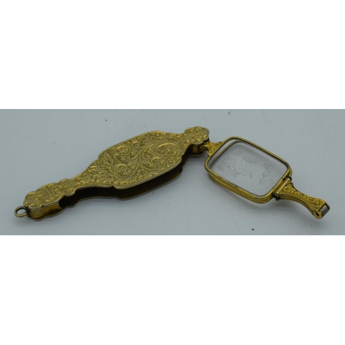 1011 - A FINE PAIR OF ANTIQUE YELLOW METAL LORGNETTES. 22 grams. 10 cm x 7.75 cm extended.