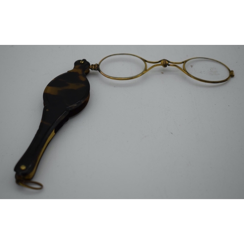 1036 - A PAIR OF ANTIQUE TORTOISESHELL AND YELLOW METAL LORGNETTES. 28 grams. 12 cm x 11cm extended.