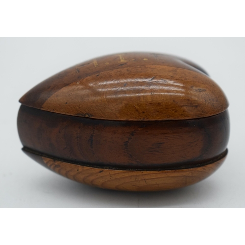 1054 - AN ANTIQUE HEART SHAPED TREEN SNUFF BOX. 7.75 cm x 5.5 cm.