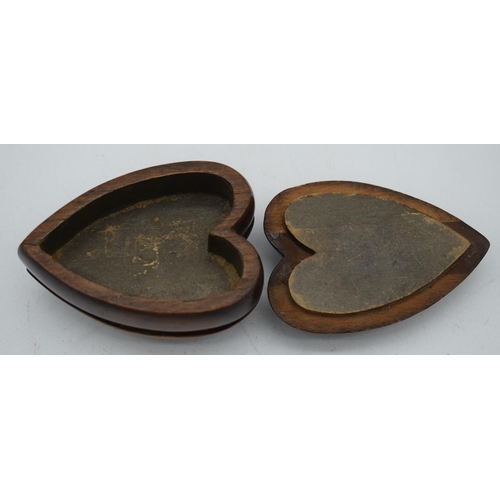 1054 - AN ANTIQUE HEART SHAPED TREEN SNUFF BOX. 7.75 cm x 5.5 cm.