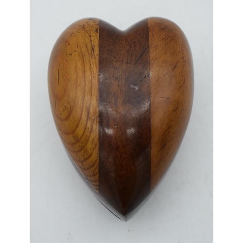 1054 - AN ANTIQUE HEART SHAPED TREEN SNUFF BOX. 7.75 cm x 5.5 cm.