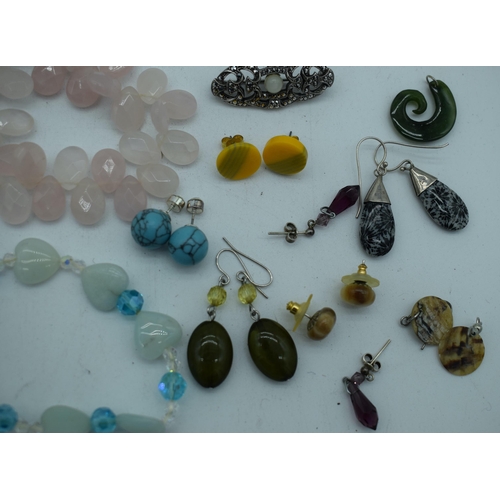 1077 - ASSORTED JEWELLERY. 124 grams. (qty)