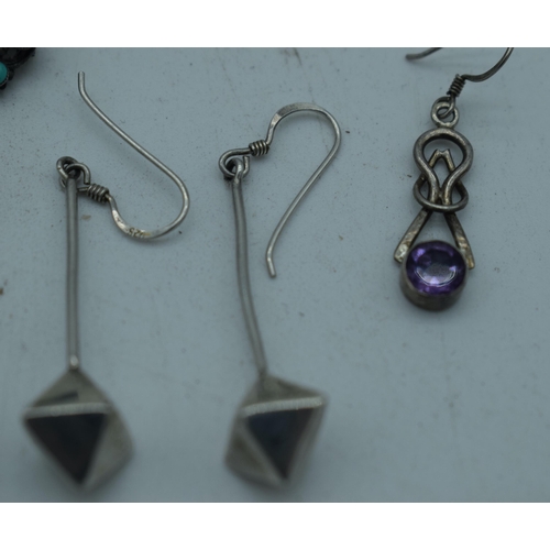 1082 - ASSORTED SILVER JEWELLERY. 27 grams. (qty)