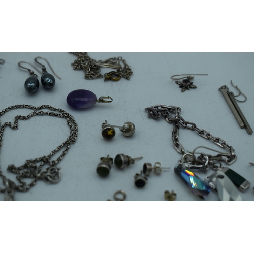 1086 - SILVER JEWELLERY. 82 grams. (qty)