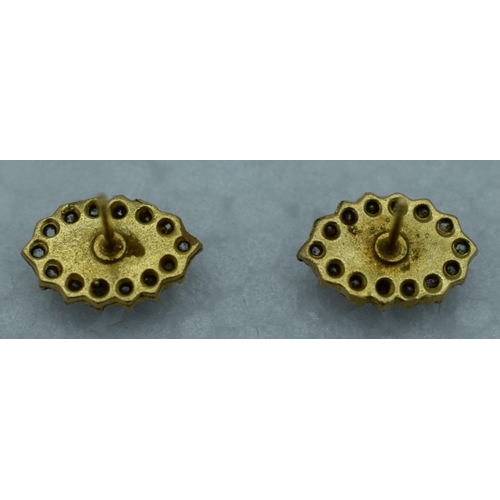 1095 - A PAIR OF 18CT GOLD EARRINGS. 3.6 grams. 1.5 cm x 1 cm.