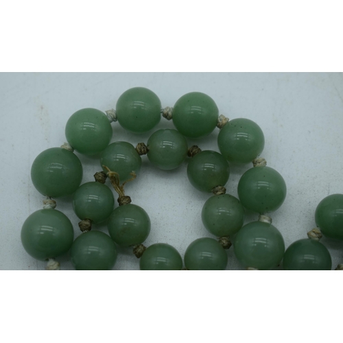 1096 - A CHINESE JADE NECKLACE. 80 grams. 67 cm long.