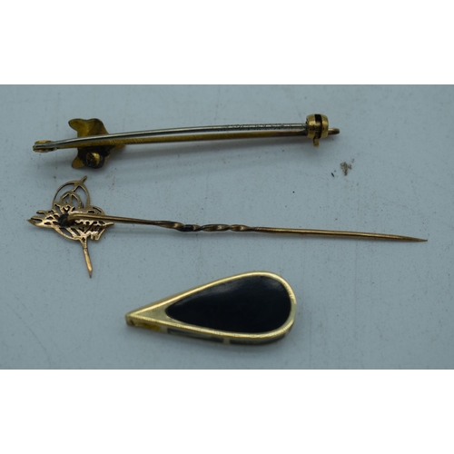 1101 - A 9CT GOLD TIE PIN etc. 4.5 grams. (3)