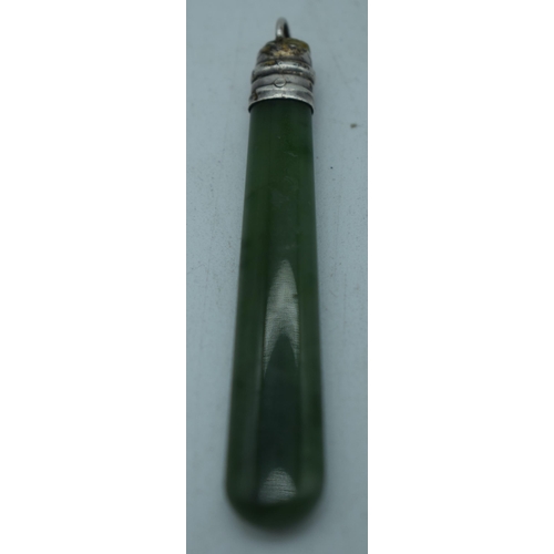 1104 - AN ANTIQUE JADE PENDANT. 9 grams. 7 cm long.