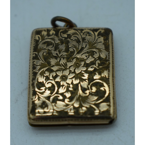 1105 - AN ANTIQUE YELLOW METAL PENDANT. 11 grams. 2.75 cm x 2.25cm.