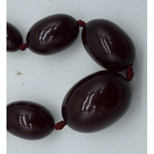 1108 - A CHERRY AMBER TYPE NECKLACE. 54 grams. 76 cm long.